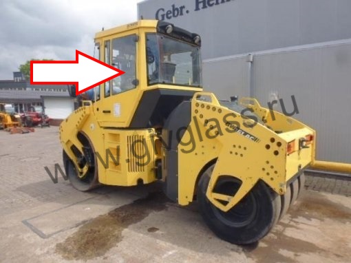 Каток BOMAG BW 161 AC  - Стекло дверное левое большое (закаленное)