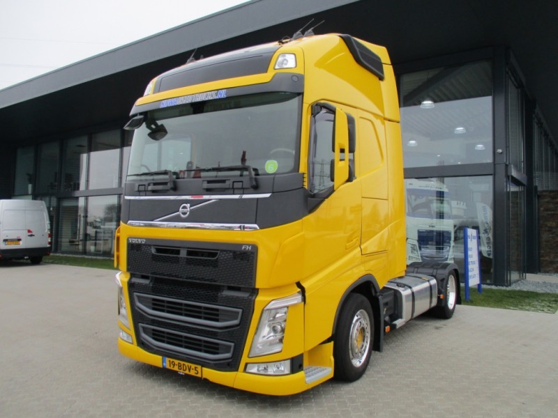 Грузовой автомобиль Volvo FH (Globetrotter) 1993- - Стекло лобовое, надставка кабины,

размер 1985*305, № VLVT0028, eurocode 8823

​