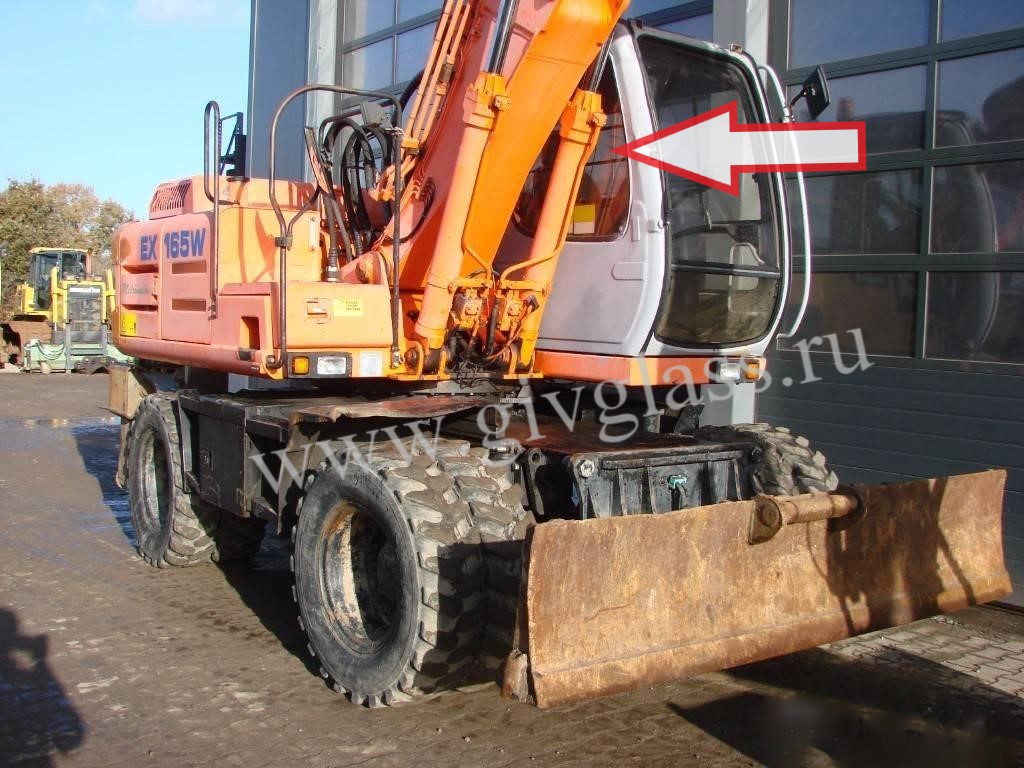 Экскаватор гусеничный Fiat Hitachi ex 165/255/355 5 серии - Стекло правое кузовное возле стрелы (ближе к лобовому стеклу) (закаленное)