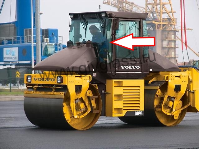 Дорожный каток VOLVO DD 95-1 - Стекло лобовое левое (закаленное) 