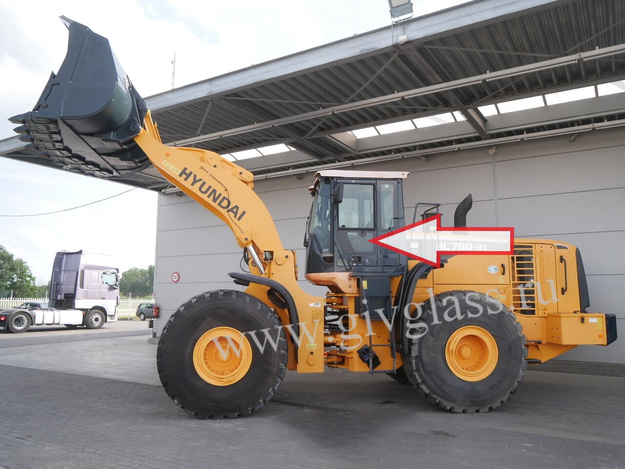 Фронтальный погрузчик Hyundai HL780-9s/HL770-9s - Стекло дверное левое нижнее (закаленное)