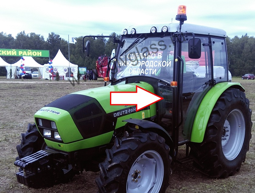 Трактор Deutz-Fahr Agrolux 4.80 - Стекло лобовое нижнее левое (закаленное), размер 730 мм * 293 мм, № 24SMTN-5
​