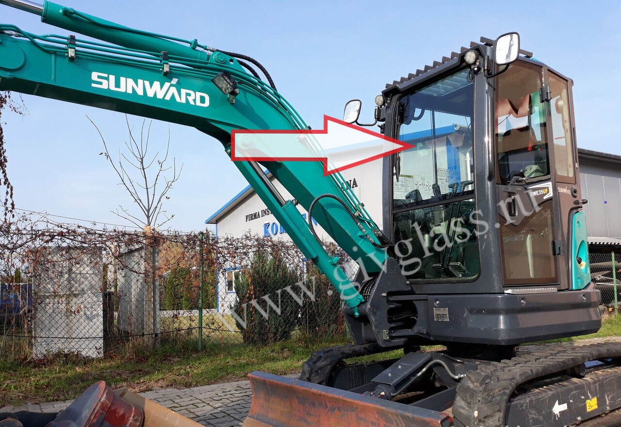 Мини-экскаватор Sunward SWE 35 U -  Стекло лобовое верхнее (закаленное)