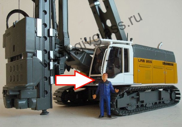Буровая установка LIEBHERR LRB255 - Стекло лобовое нижнее (закаленное)