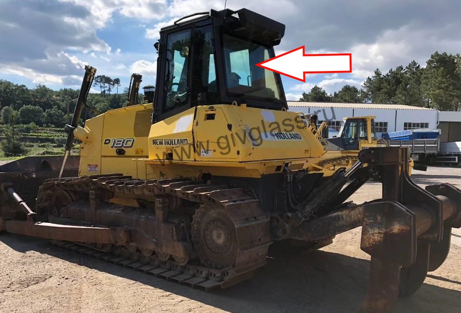 Бульдозер New Holland D180 - Cтекло заднее  (закаленное) 