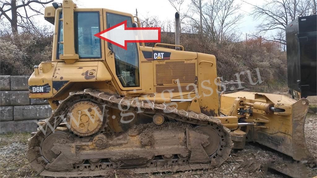 Бульдозер Caterpillar D6NXL - Стекло заднее правое кузовное (подвижная форточка) (закаленное)