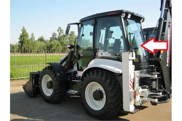 Экскаватор погрузчик HIDROMEK 102S - Стекло заднее (закаленное) 
2011-