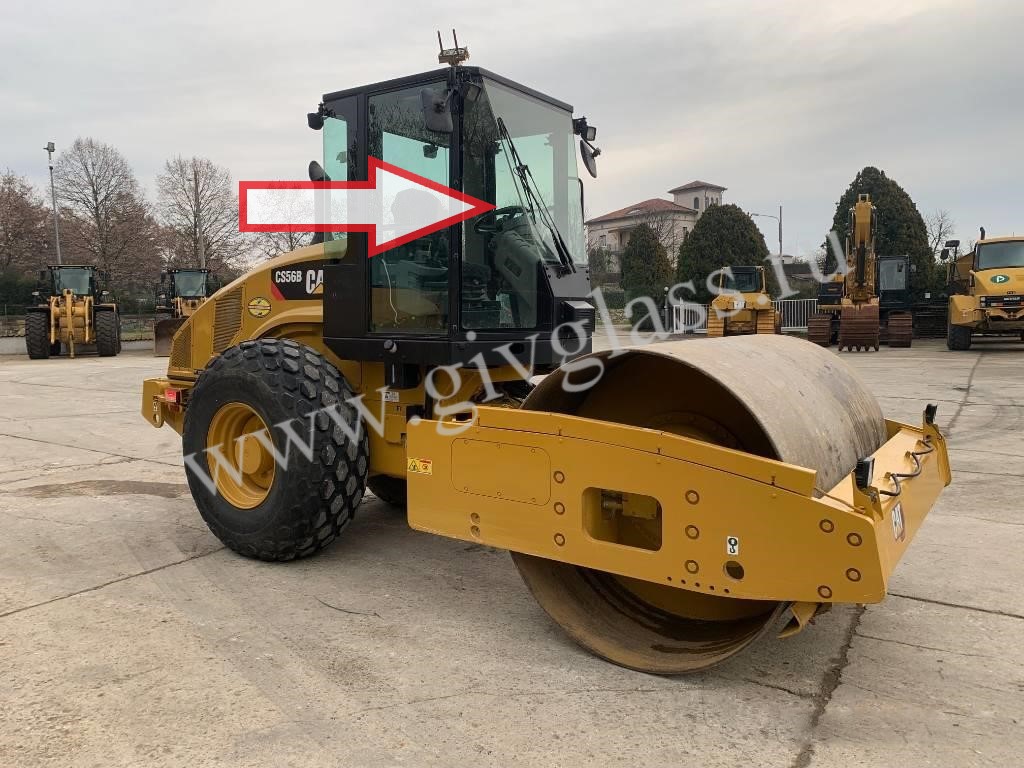Каток Caterpillar CS 56 - Стекло лобовое правое (закалённое)
