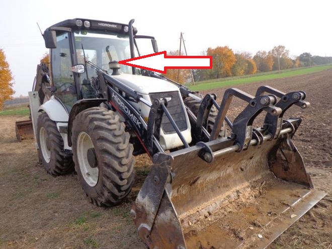 Экскаватор погрузчик HIDROMEK 102S  - Стекло лобовое верхнее (триплекс)
2011-