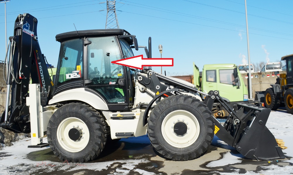 Экскаватор погрузчик HIDROMEK 102S  - Стекло дверное правое верхнее (закаленное) 
2011-
