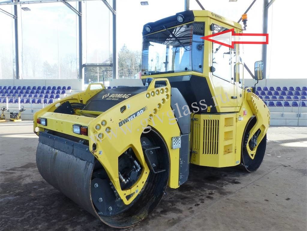 Каток Bomag BW 161 AC - Стекло кузовное заднее правое (закаленное)