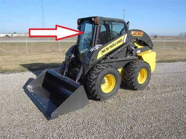 Мини-погрузчик New Holland L 215, L218, L220, L223, L225, L230, C227, C232, C238 2009 - Стекло лобовое с шелкографией и отверстиями под дворник сбоку (закалённое).
Номер в каталоге 84344565