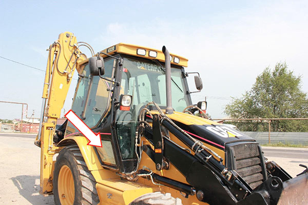 Экскаватор-погрузчик Caterpillar 428 D 97/432 D 97 - Стекло дверное (кузовное) нижнее правое (закаленное)