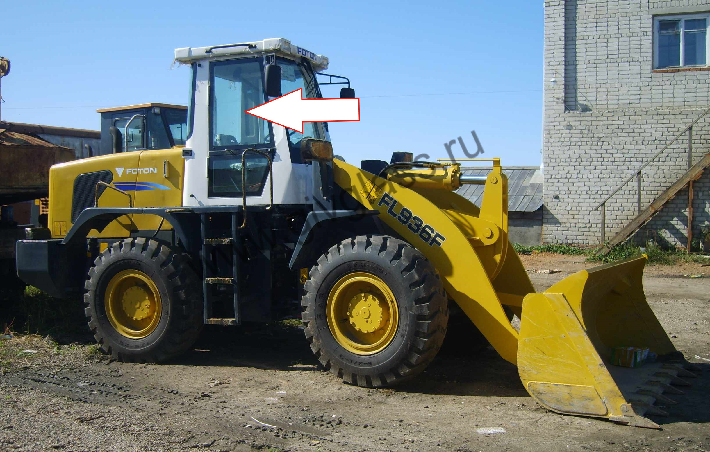 Погрузчика FOTON FL 936F - Стекло дверное правое верхнее (закаленное), размер 755 мм * 900 мм