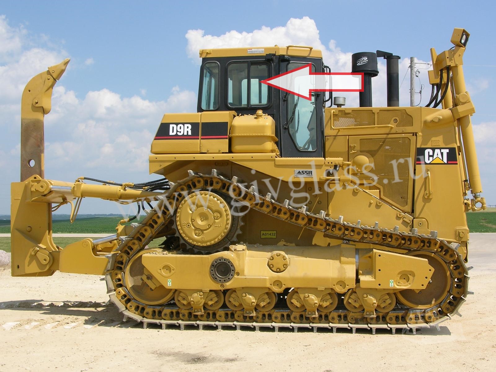 Бульдозер Caterpillar D9R/D10R/D11R - Стекло форточки ближе к лобовому левая/правая (закаленное) цена за шт.