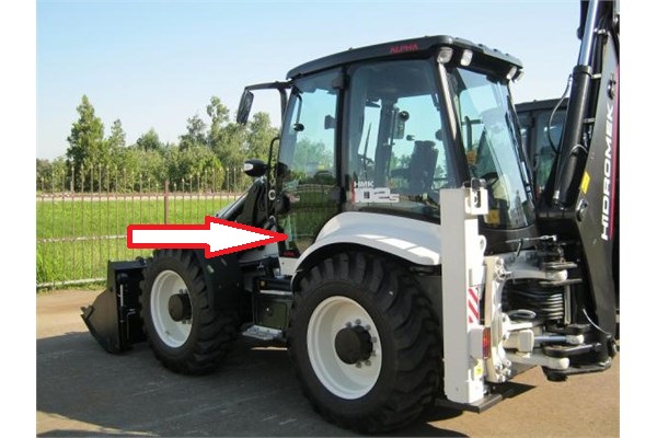 Экскаватор погрузчик HIDROMEK 102S - Стекло дверное левое нижнее (закаленное) 
2011-