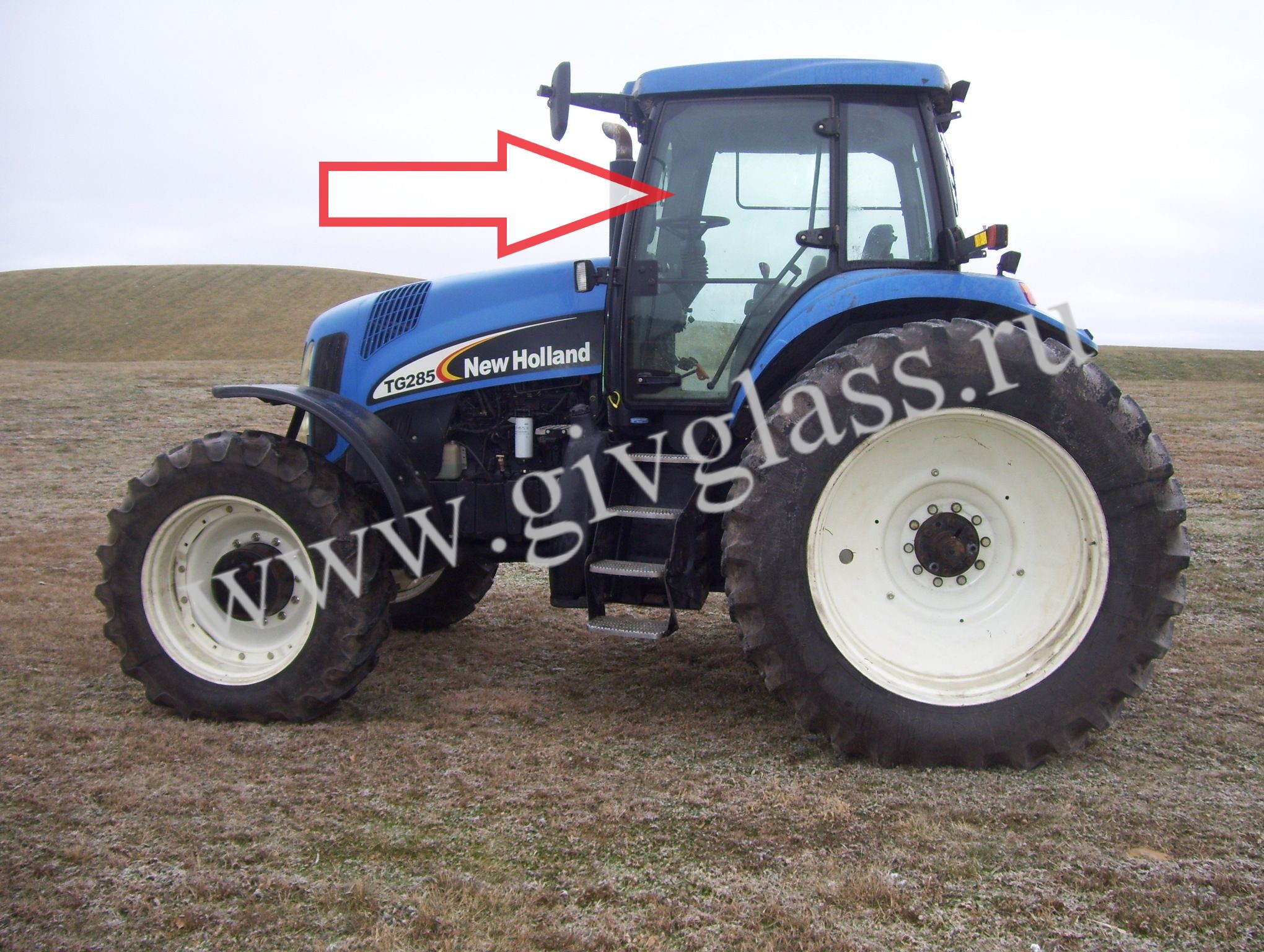 Трактор New Holland TG285 - Стекло дверное левое (закаленное)