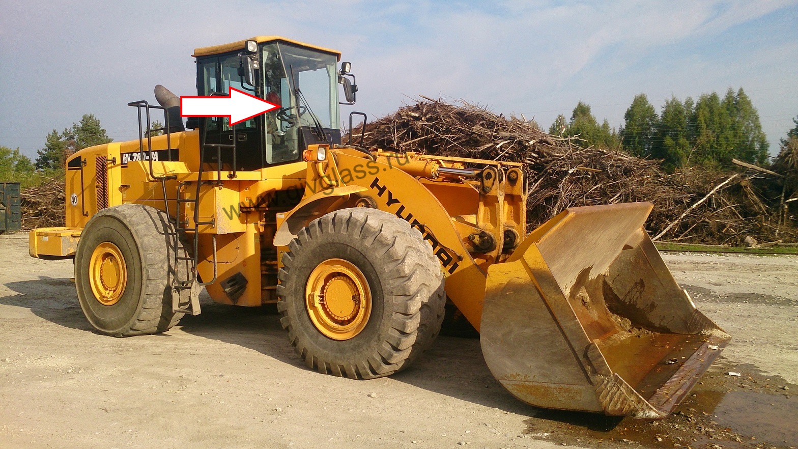 Фронтальный погрузчик HYUNDAI HL780-7a/ HL770-7a/ HL760-7a - Стекло лобовое правое (триплекс)