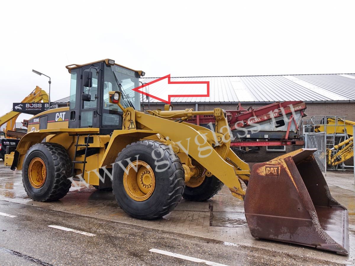 Фронтальный погрузчик Caterpillar 938 G - Cтекло лобовое среднее (закаленное)