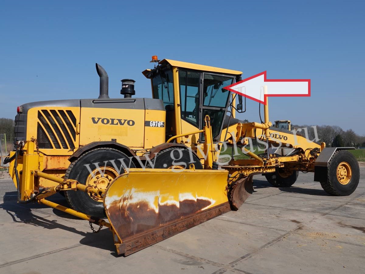 Грейдер Volvo G 976 - Стекло дверное верхнее правое (закалённое)