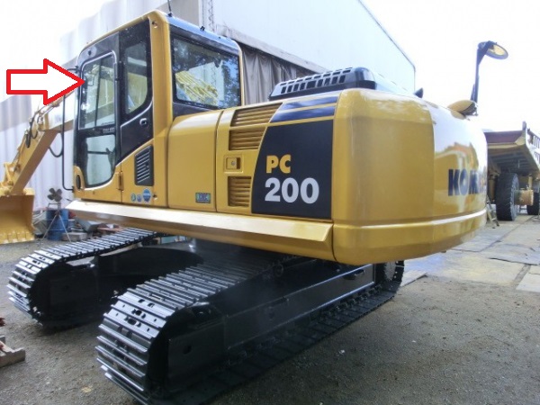 Экскаватор гусеничный Komatsu PC 200-8 | Komatsu PC 220-8 | Komatsu PC 300-8 | Komatsu PC 400-8 | Komatsu PC 750-8 | Komatsu PC 800-8 | ( 8 серия ) - Стекло дверное верхнее (форточка ближе к лобовому стеклу)