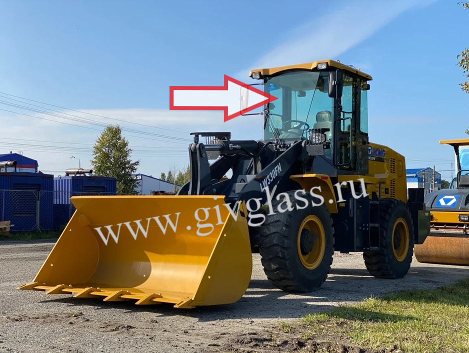Фронтальный погрузчик XCMG LW330FN - Стекло лобовое среднее (закаленное)
