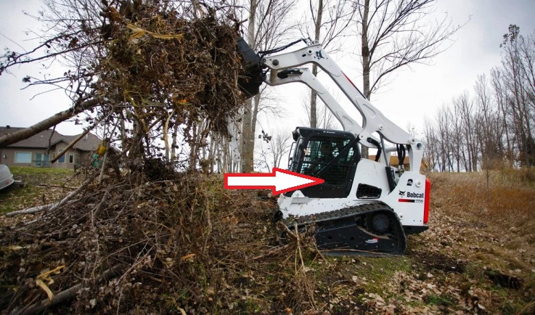 Мини-погрузчик BOBCAT T650/T650H/T770/S510/S530/S550/S570 S590/S630/A770/S630/S650/S750/S770/S850/T550/T590/T630/T750 - Cтекло боковое нижнее левое и правое неподвижное (закаленное) 