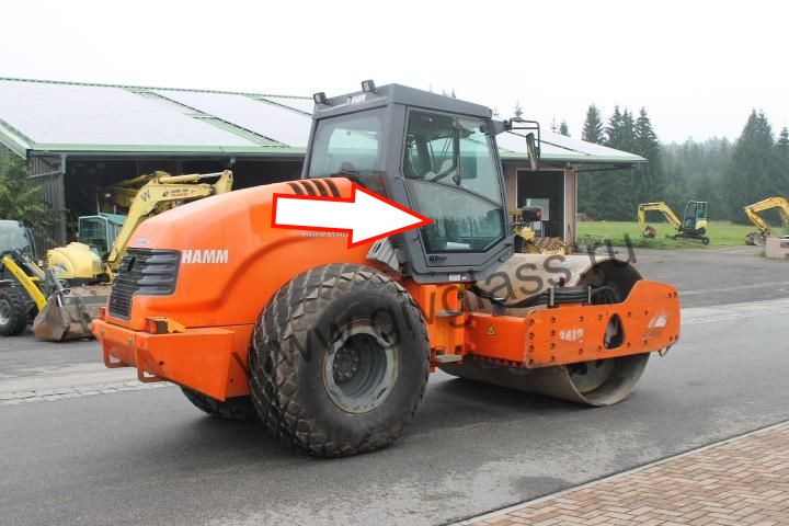 Каток HAMM 3412 / 3412 HT / 3416 / 3416 HT / 3520 / 3520 HT - Стекло дверное правое нижнее (закаленное)