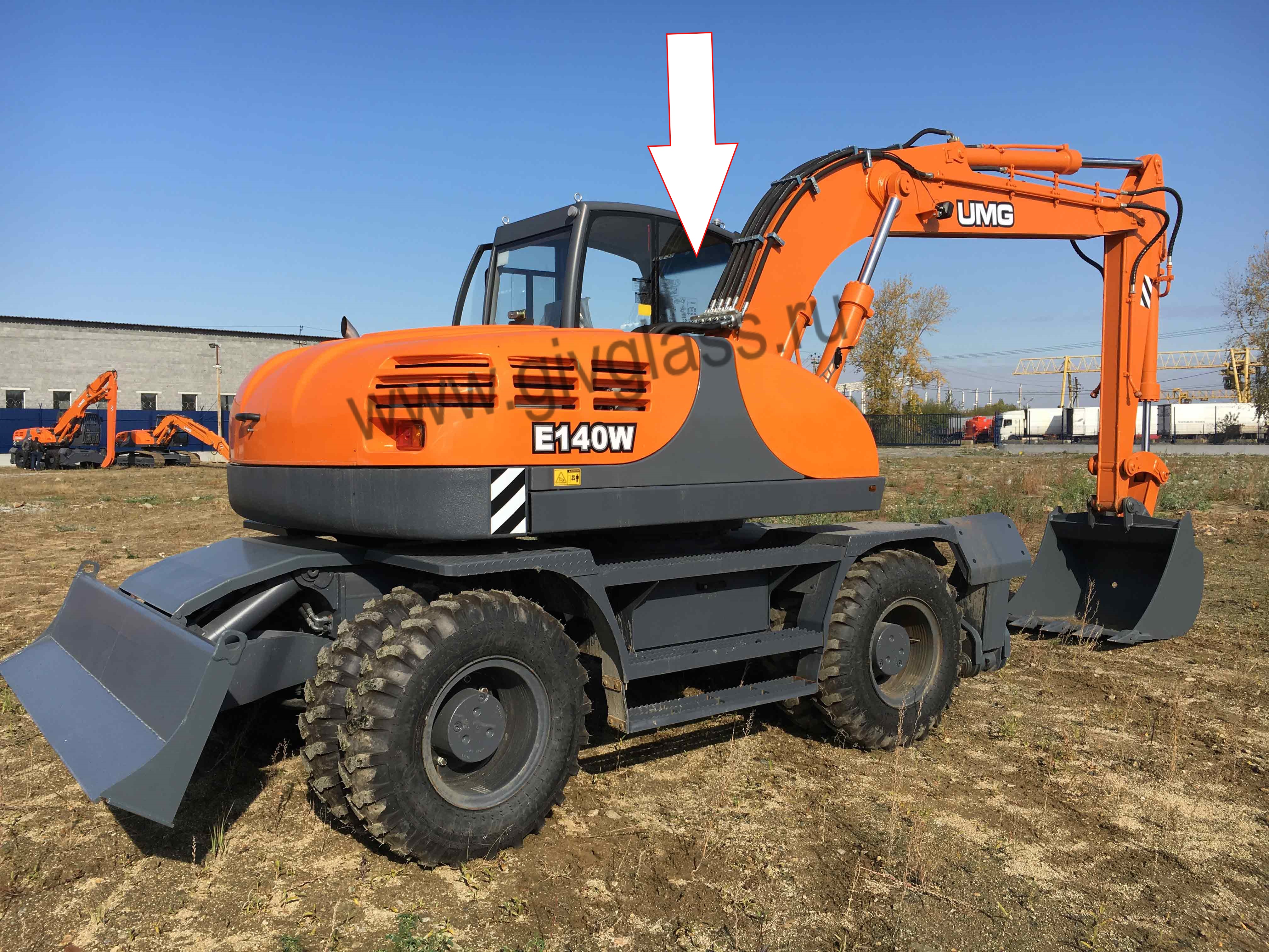 Экскаватор Эксмаш UMG Е140WLC - Е280WLC - Стекло правое у стрелы (закаленное),

размер 955 мм * 1240 мм