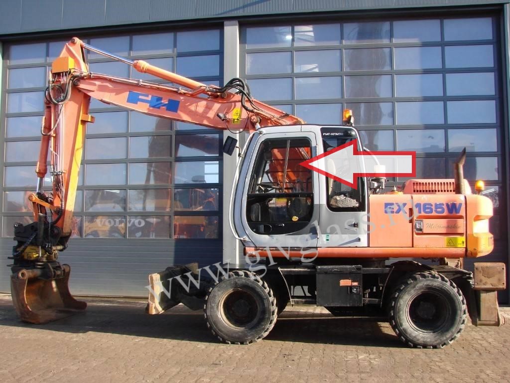 Экскаватор гусеничный Fiat Hitachi ex 165/255/355 5 серии - Стекло дверное верхнее( подвижная форточка ближе к заднему) (закаленное)