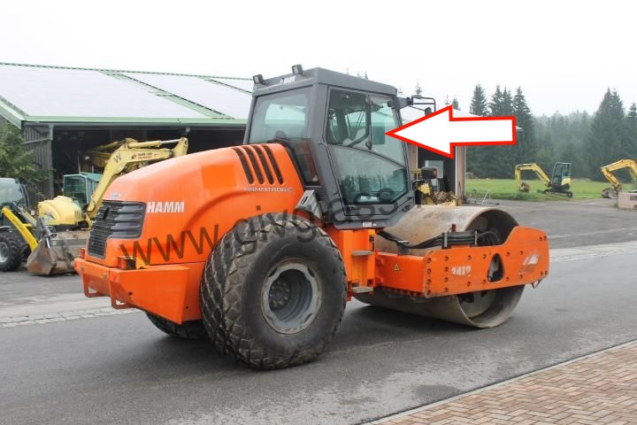 Каток HAMM 3412 / 3412 HT / 3416 / 3416 HT / 3520 / 3520 HT -  Стекло дверное правое верхнее глухое (закаленное)