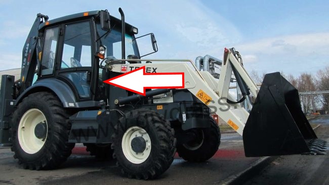 Экскаватор-погрузчик TEREX TLB 815 - Cтекло лобовое нижнее правое, № 6099902M1 

​