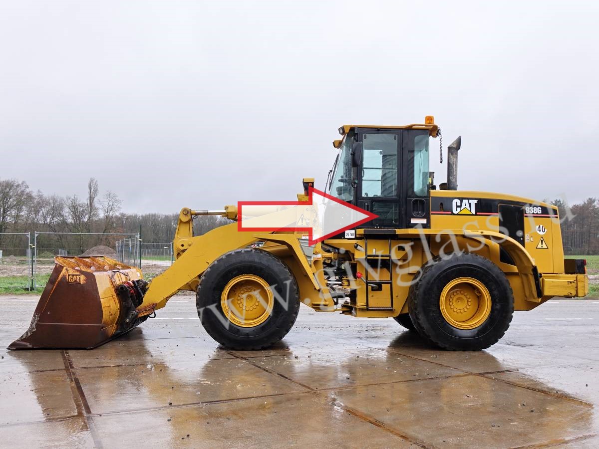 Фронтальный погрузчик Caterpillar 938 G - Стекло дверное левое нижнее (закаленное)