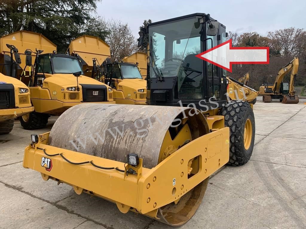 Каток Caterpillar CS 56 - Стекло лобовое левое (закалённое)