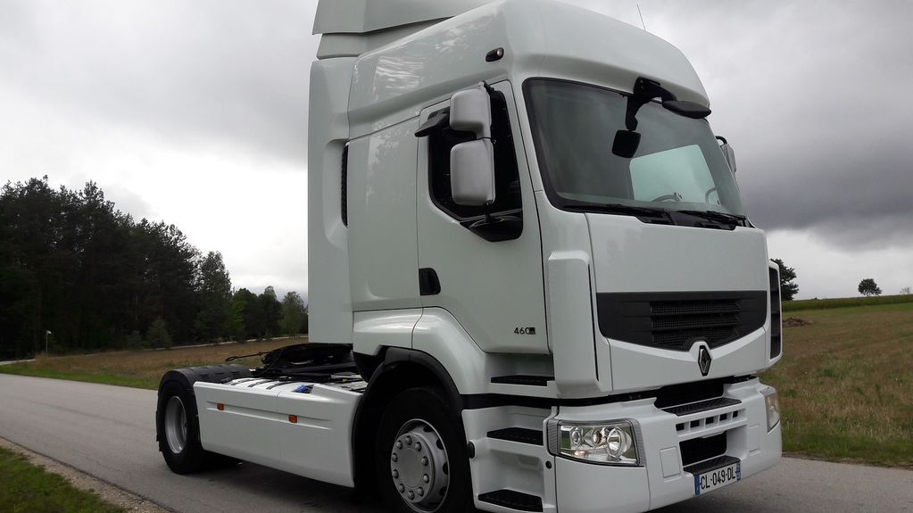 Грузовой автомобиль Renault Premium / Kerax (96-) / Volvo FE (07-) - Стекло лобовое,

размер 2178*878, № RENT0077, eurocode 7242AGNBL