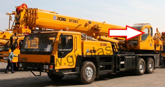 Автокран XCMG QY30K5, QY30, QY50 - Стекло дверное кабины крановщика (триплекс), 

размер 665 мм * 850 мм