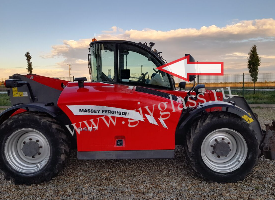 Телескопический погрузчик Massey Ferguson 9407 - Стекло кузовное правое возле стрелы (закаленное)