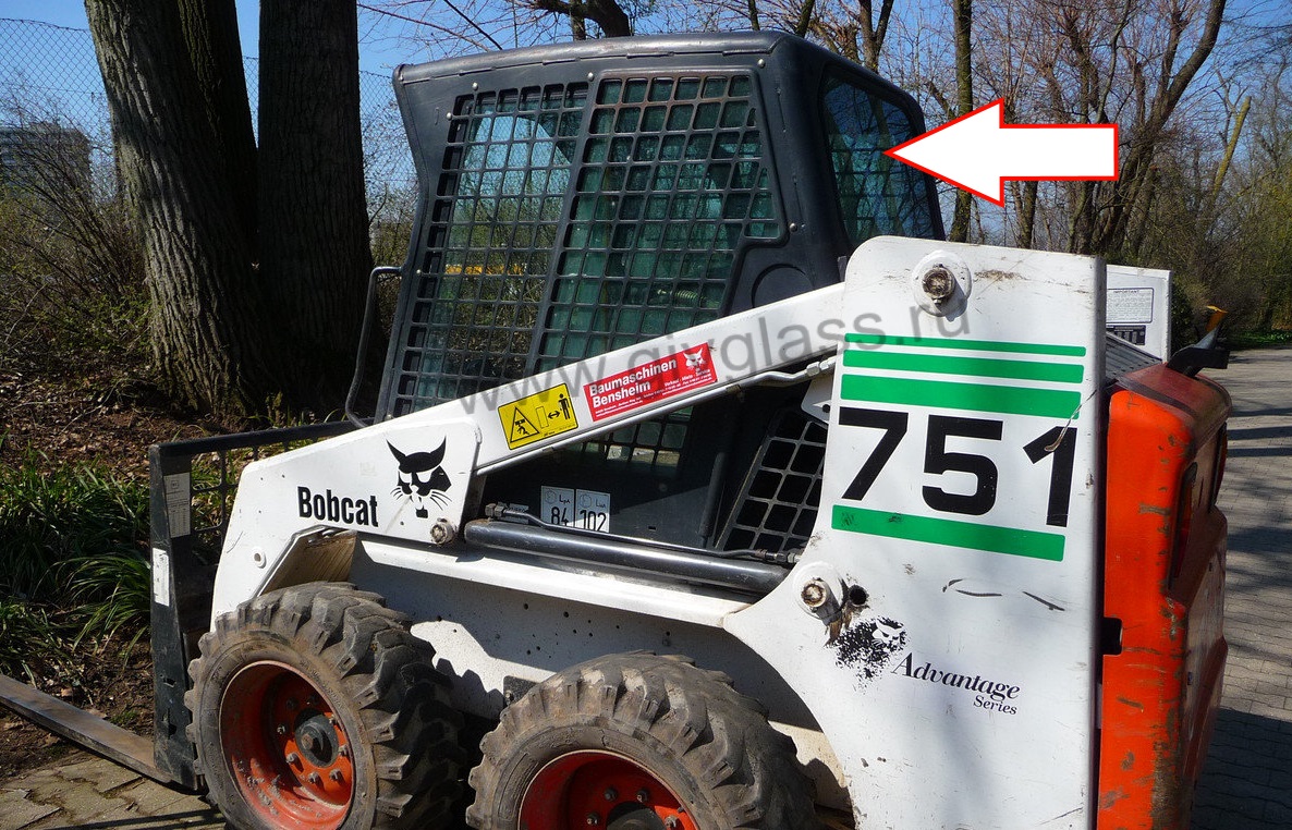 Мини-погрузчик BOBCAT 751/753 - Стекло заднее  (закаленное) 