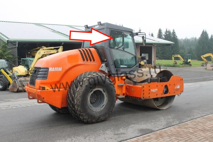 Каток HAMM 3412 / 3412 HT / 3416 / 3416 HT / 3520 / 3520 HT - Стекло дверное правое верхнее открывающееся (закаленное)
