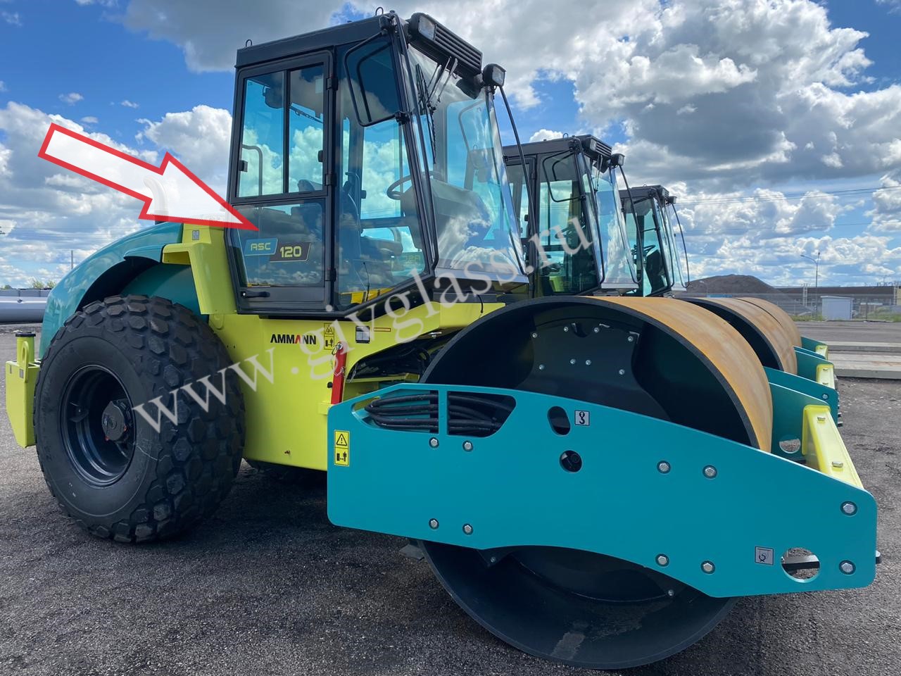 Каток Ammann ASC 90/ASC 120/ASC 200 - Стекло дверное правое нижнее (закаленное)