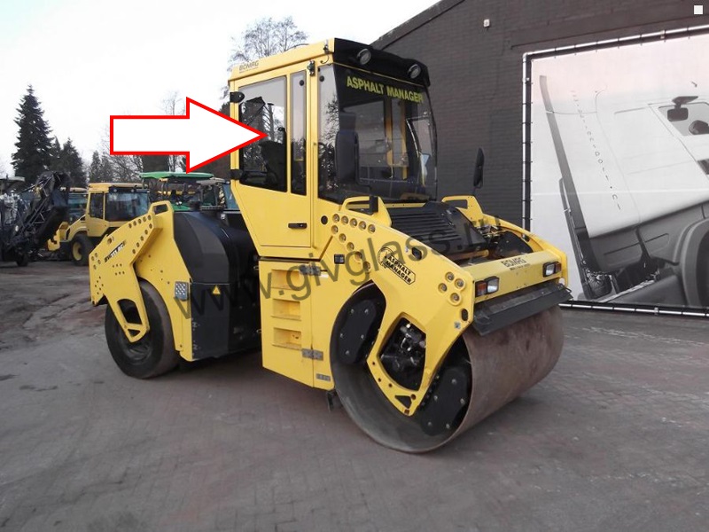 Каток BOMAG BW 161 AC  - Стекло дверное правое большое (закаленное)