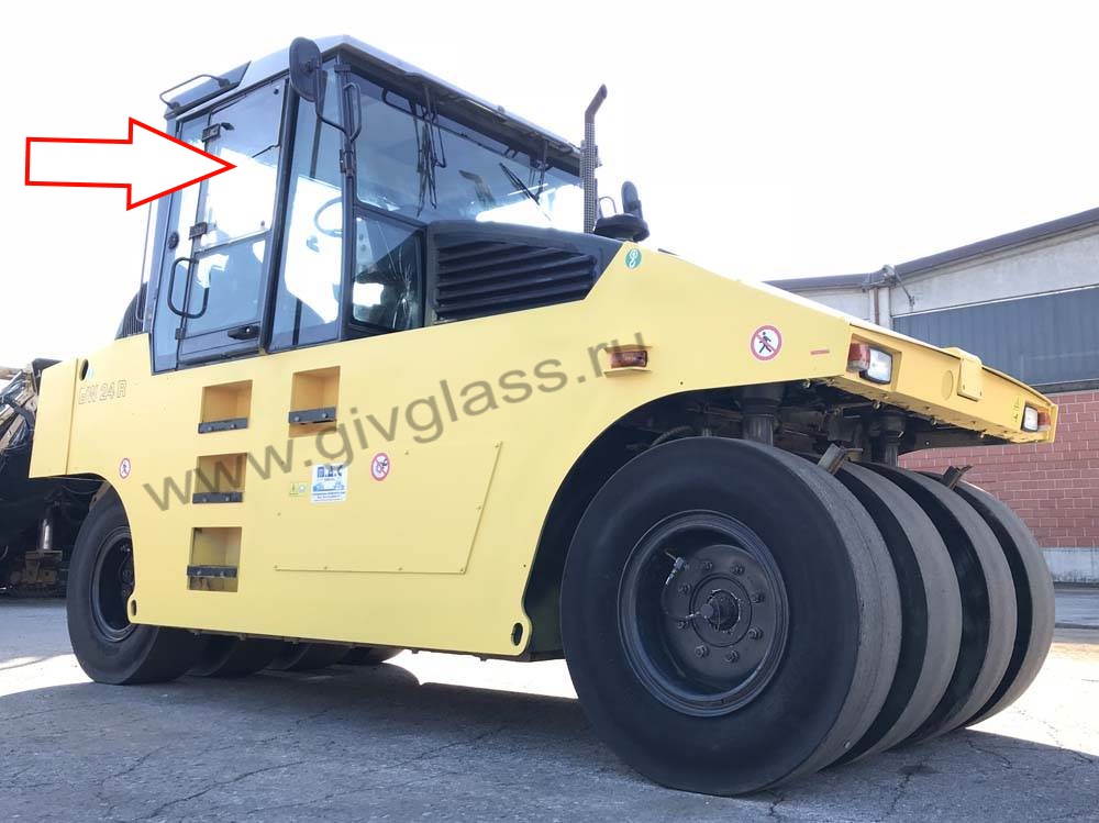 Пневмоколесный каток BOMAG BW 24 R - Стекло дверное правое верхнее (закаленное), размер 630 мм * 730 мм