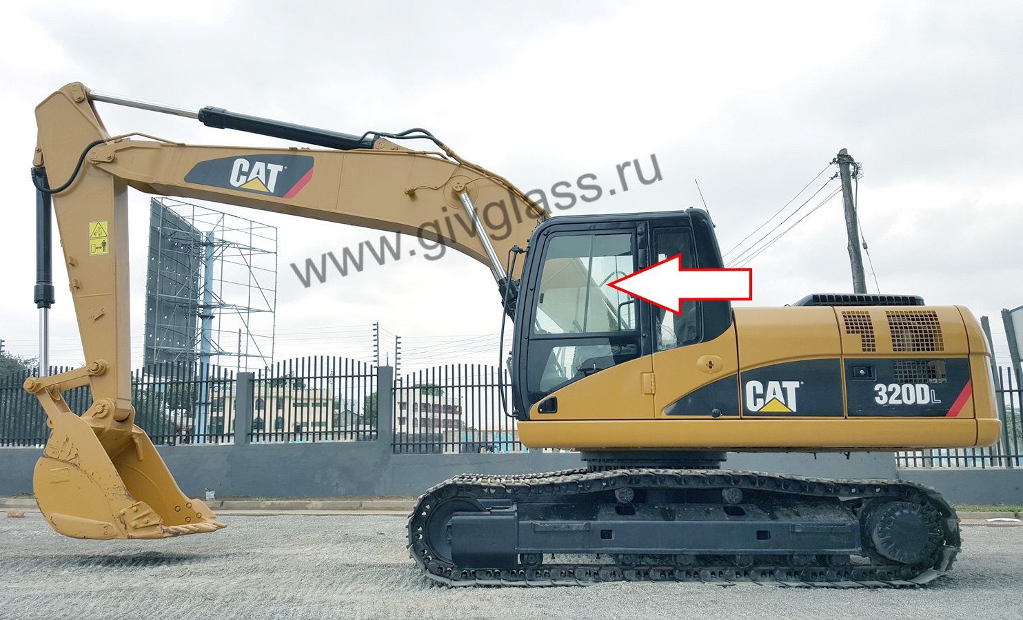 Экскаватор гусеничный Caterpillar 320 DL/324 DL/325 DL/319 DLN/320 DLN/320 D/ 312 D2L/329 DL/336DL - Стекло дверное левое верхнее в рамку ближе к заднему стеклу (закаленное) (крепления по средине)