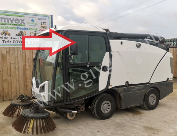 Коммунальная техника Johnston Sweepers C202 / Johnston Cx 202 / Johnston Cn 202 - Стекло дверное левое верхнее (форточка ближе к лобовому стеклу) (закаленное)