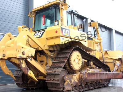 Бульдозер Caterpillar D6R - Стекло заднее цельное (закаленное) в резинку

​