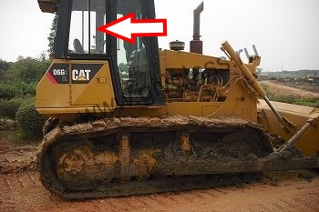 Бульдозер Caterpillar D6G2XL - Стекло кузовное заднее правое подвижная форточка (закаленное)

​