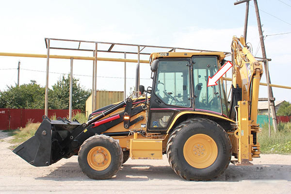 Экскаватор-погрузчик Caterpillar 428 D 97/432 D 97 - Стекло кузовное заднее левое распашное (закаленное)