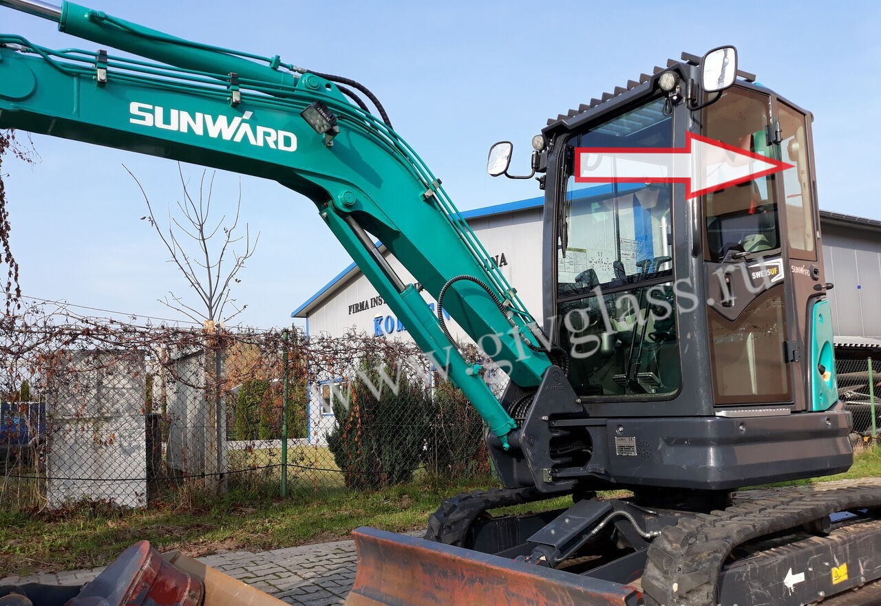 Мини-экскаватор Sunward SWE 35 UF - Стекло кузовное левое
