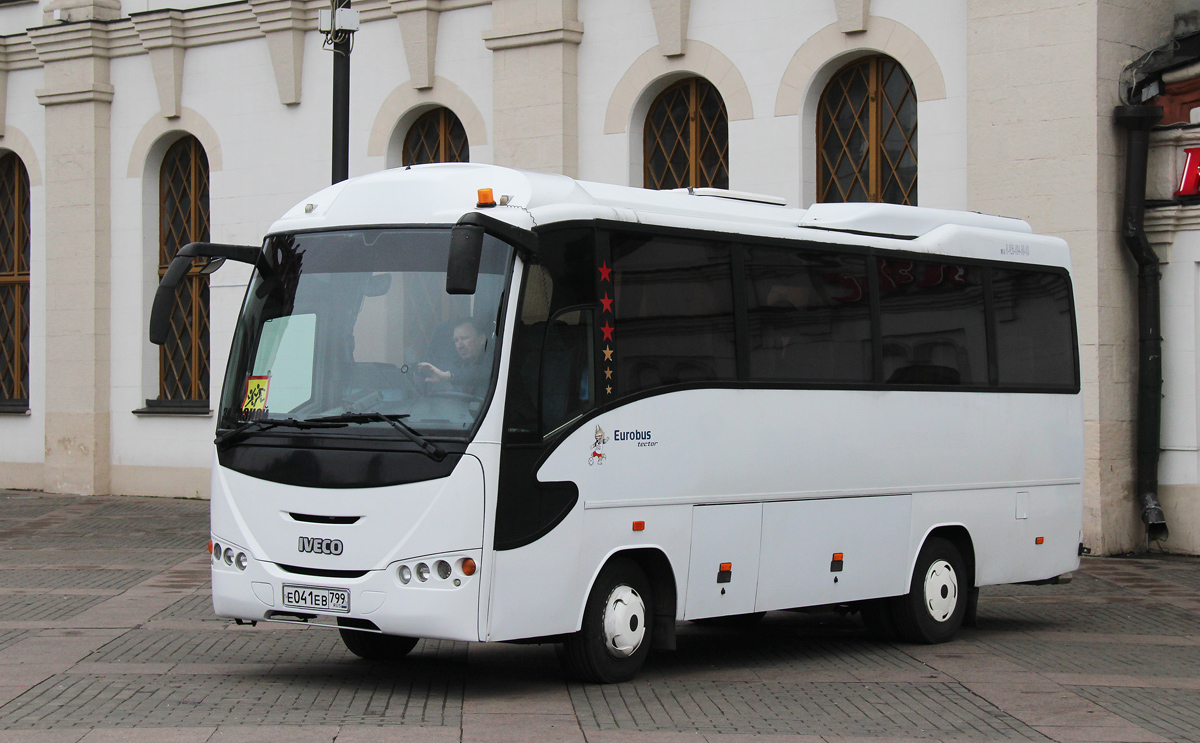Грузовой автомобиль IVECO Otoyol 21.14s / E31.17 Eurobus - Стекло лобовое (без полосы),

размер 2210*1286, № IVET0014, eurocode

​