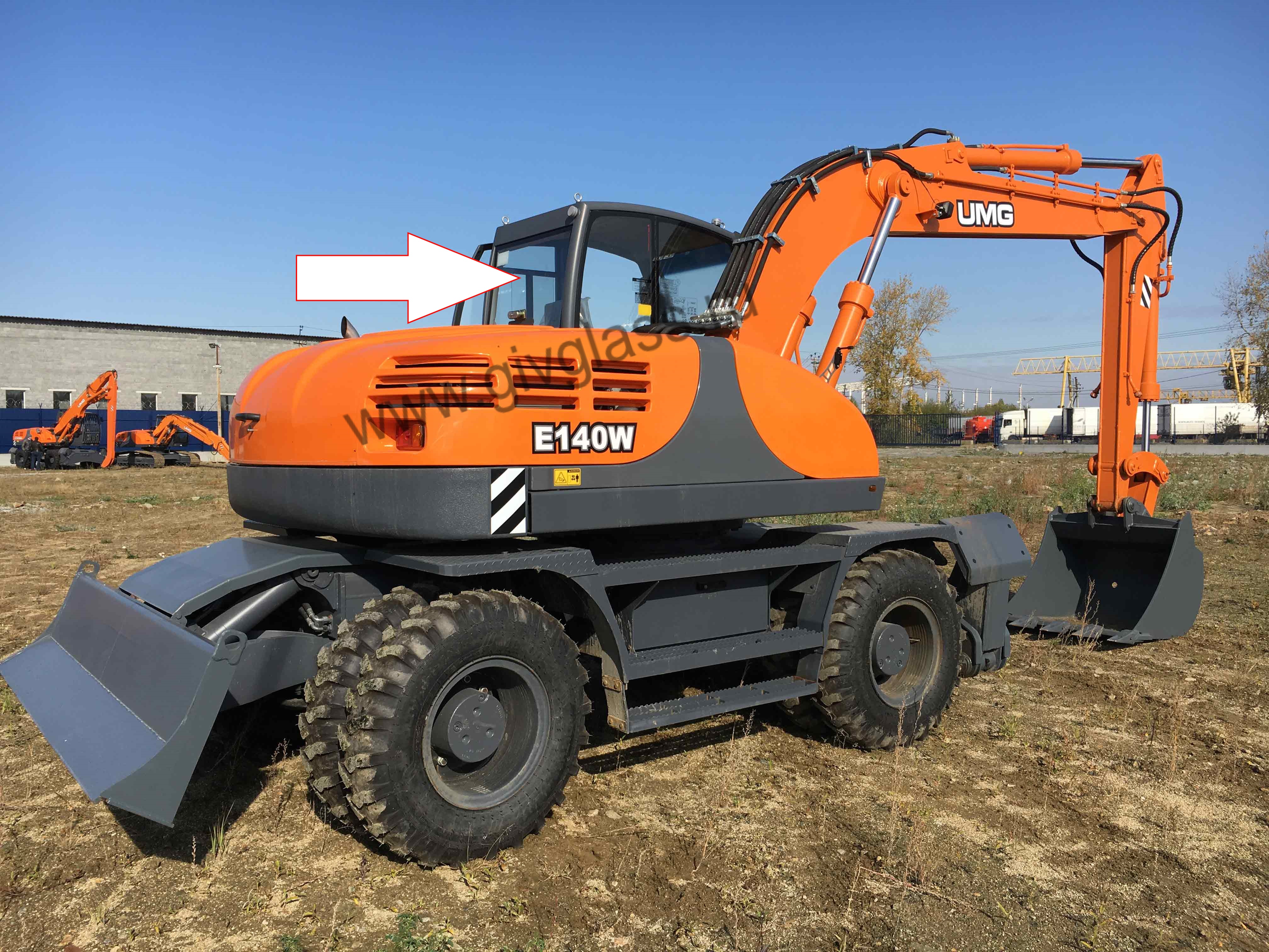 Экскаватор Эксмаш UMG Е140WLC - Е280WLC - Стекло заднее у стрелы (триплекс/закаленное)